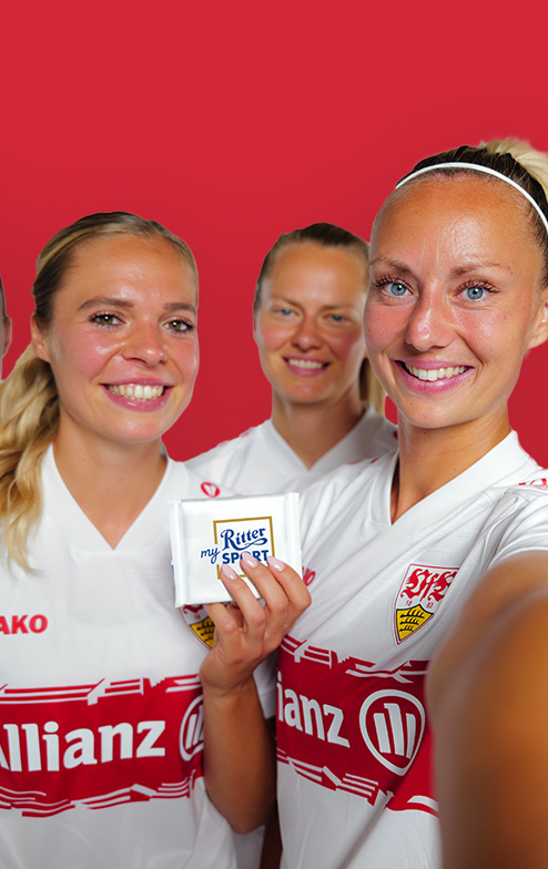 Fünf Spielerinnen des VfBs mit Ritter Sport Tafeln