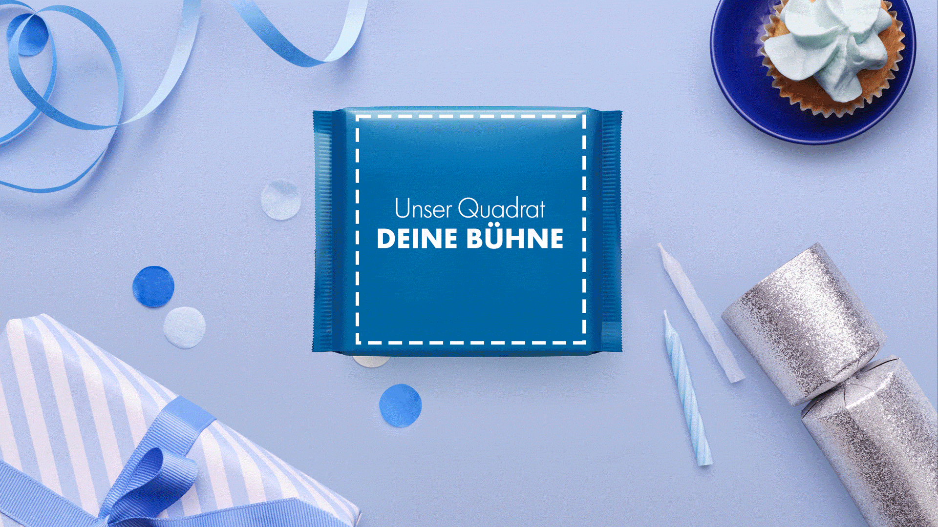 Tisch mit Partydekoration, in der Mitte erscheinen verschieden gestaltete Schokoladen.